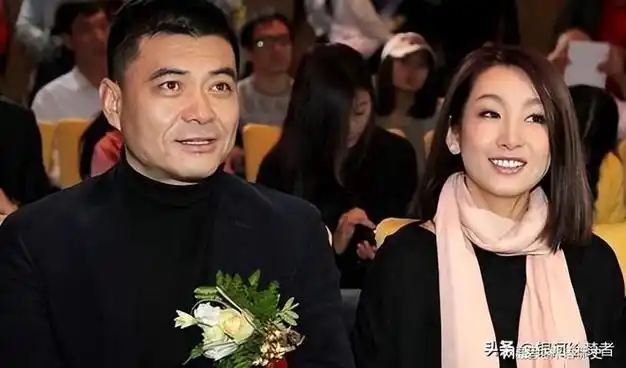 王新军成名后抛妻弃子转身娶小7岁秦海璐如今却成人生赢家