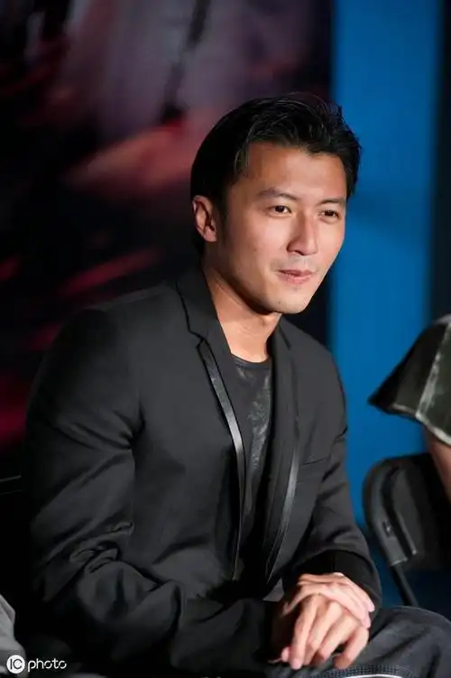 盘点娱乐圈中那些吸烟的明星有的还是老烟民而且美丽的她也是