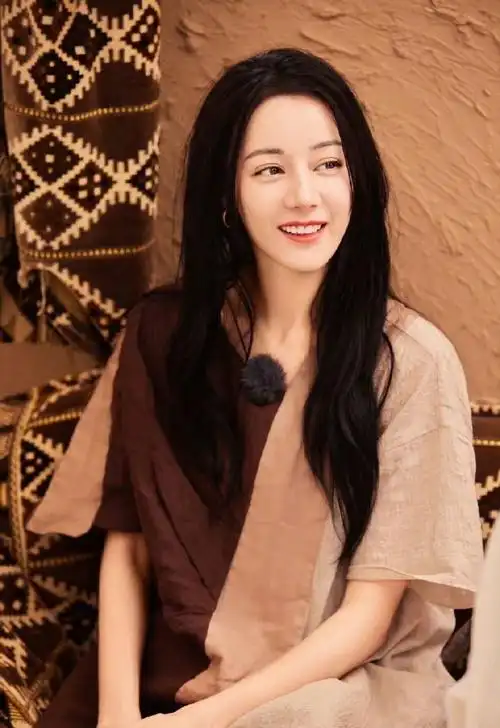 原来迪丽热巴一直是素颜