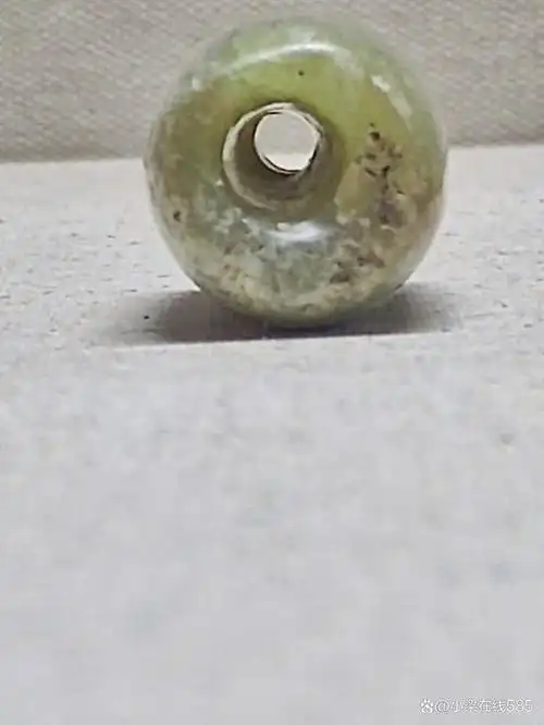 红山文化玉器种类繁多,材质形态各异,由于为史前文明,所以一些玉器的