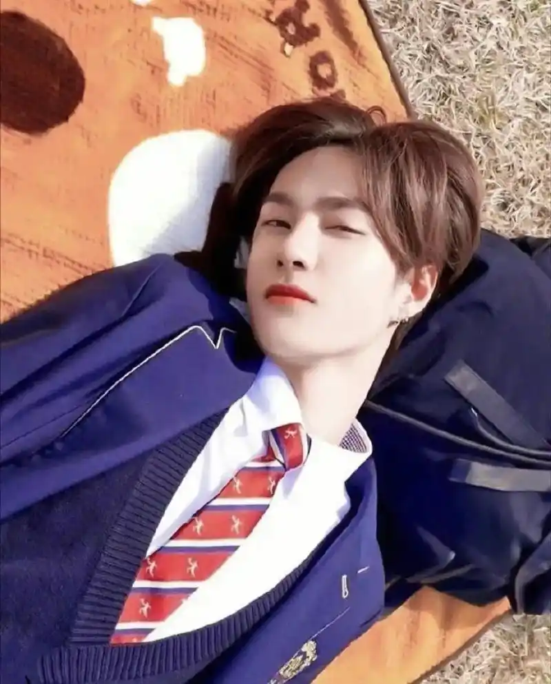 笨蛋帅哥 #摩托姐姐 #酷盖 #向全世界安利王一博 #这谁 - 抖音