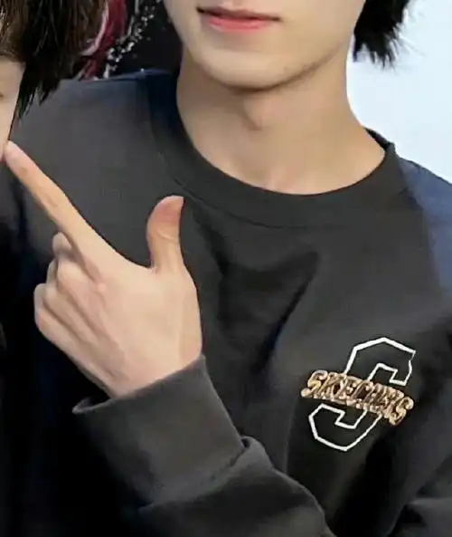 宋亚轩转花#被宋亚轩的手迷住了又白又嫩!手指骨节分明纤细修长!