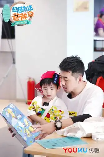 呆萌小九和能干爸爸曹帅更有混血双胞胎兄弟john,victor和小哥哥陈飞