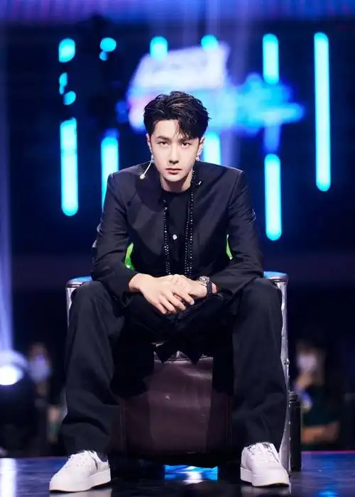 王一博街舞4造型图合集今晚半决赛期待一豹队长