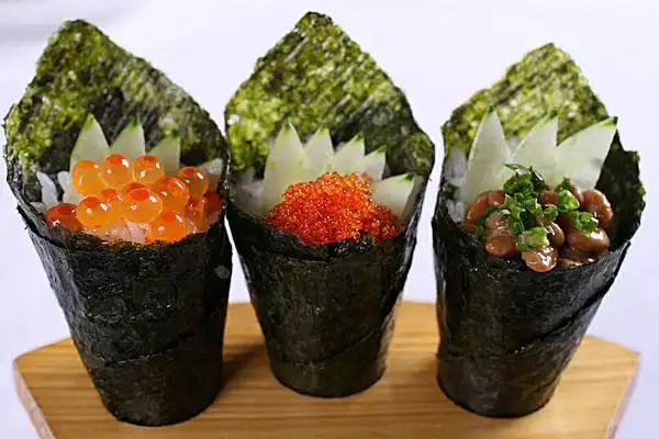 手卷(三文鱼籽/飞鱼籽/纳豆)