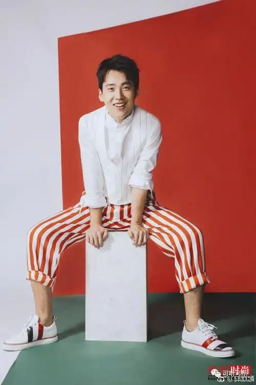 郭德纲儿子郭麒麟瘦身成功颜值不输小鲜肉