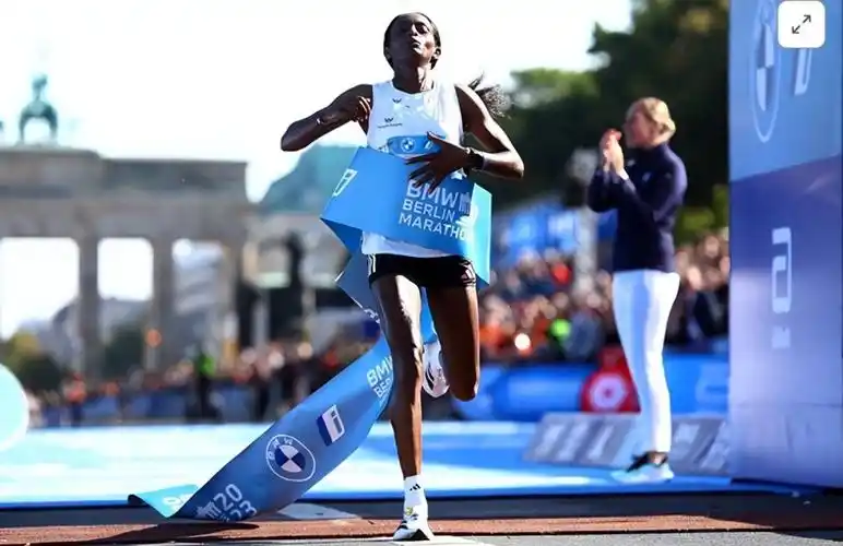 2小时11分53秒女子全马世界纪录被破柏林马拉松再出佳绩