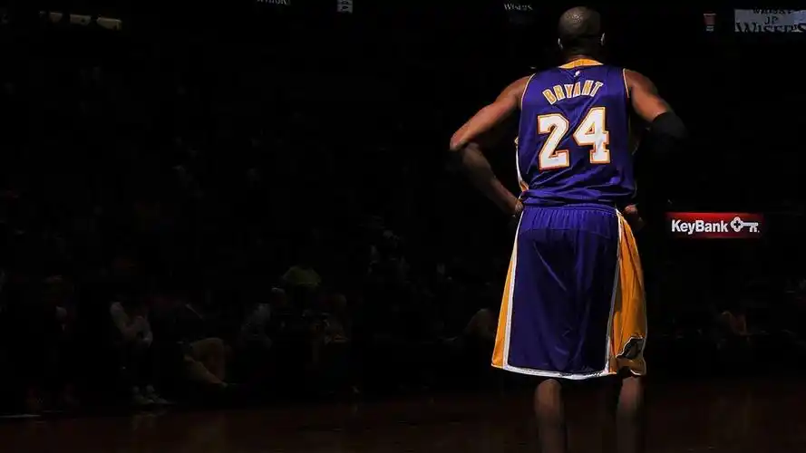 就在刚刚,美媒《后仰世界》发表科比对于当年杜兰特离开勇士事件的