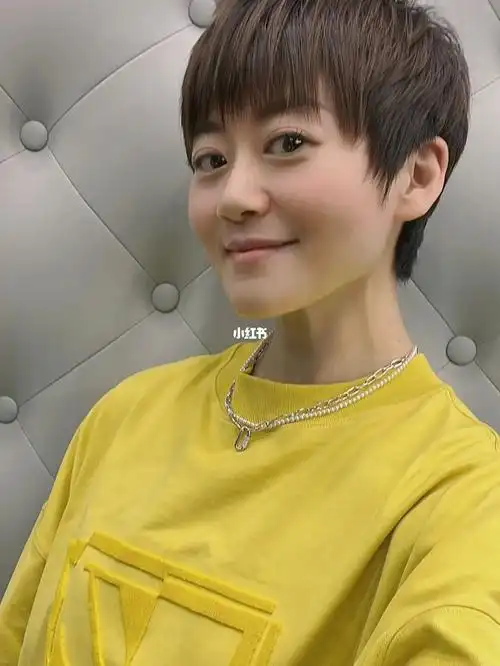 女主播的发型40的短发是态度