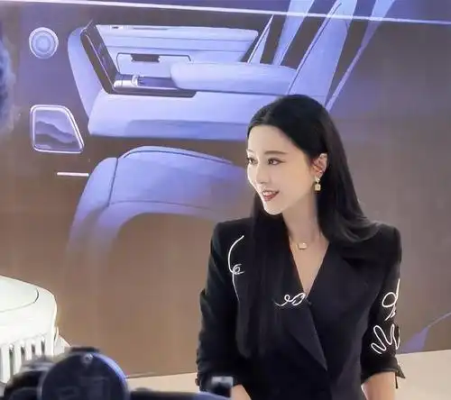 范冰冰复出困难竟然沦落到给车展站台不过颜值依旧能打