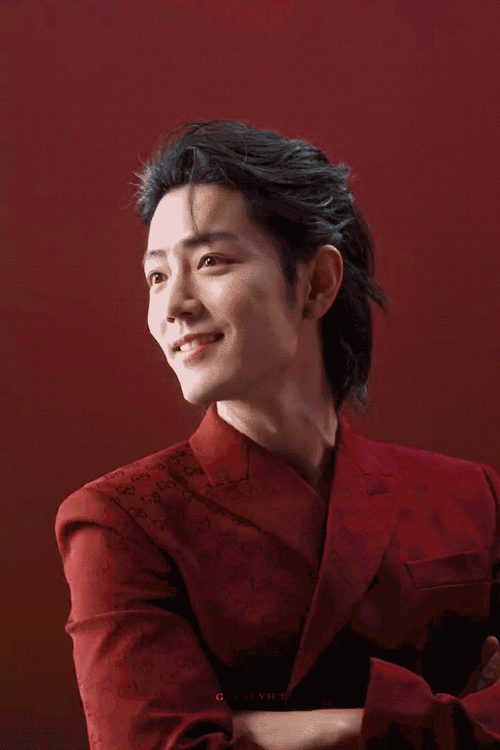 肖战红西装大背头