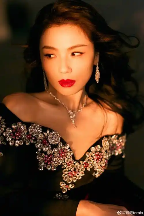 46岁刘涛晒写真太妩媚!