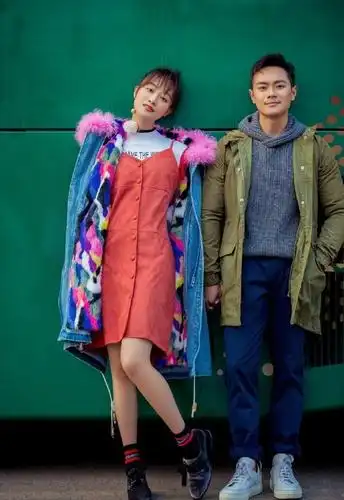 被蓝盈莹的腹肌给吓到,不仅演技炸裂,她与男友更是时髦到虐狗!