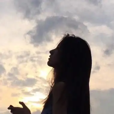 qq头像女生唯美朦胧高清好看的朦胧头像女图片