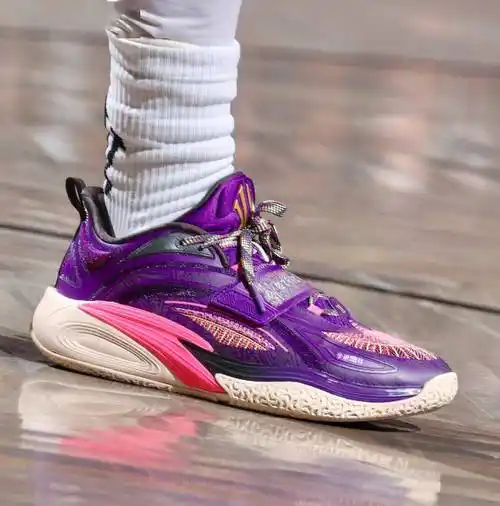 发个球鞋消息吧,注意,非营销推广,只是跟大家讨论一下.