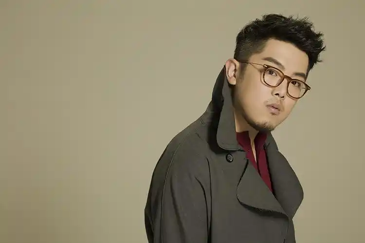 "十万个自己"何佳乐做客vv星直播