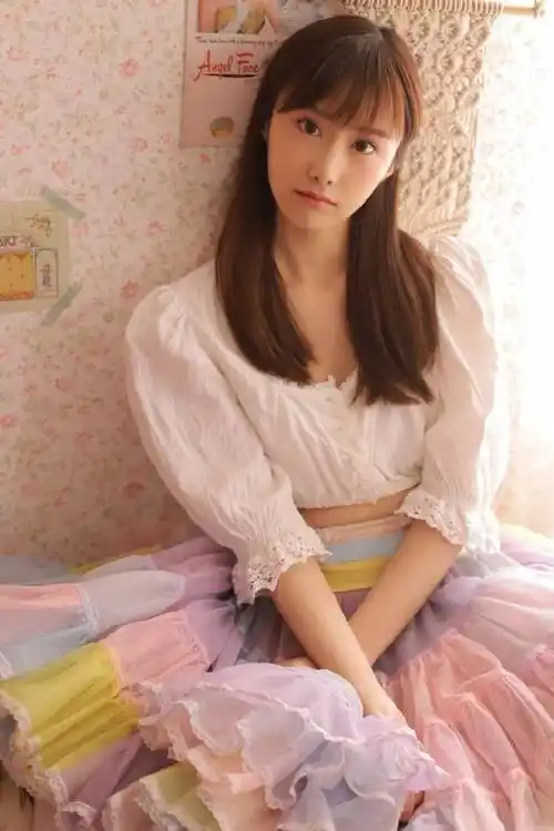 日系美女 蓬蓬裙小清新迷人生活照_那一双_齐刘海_长发
