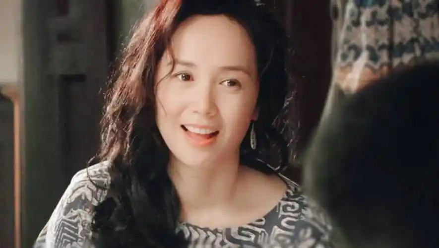 53岁蒋雯丽传奇人生被张国荣尊称妈与张雨绮前夫有过一段情