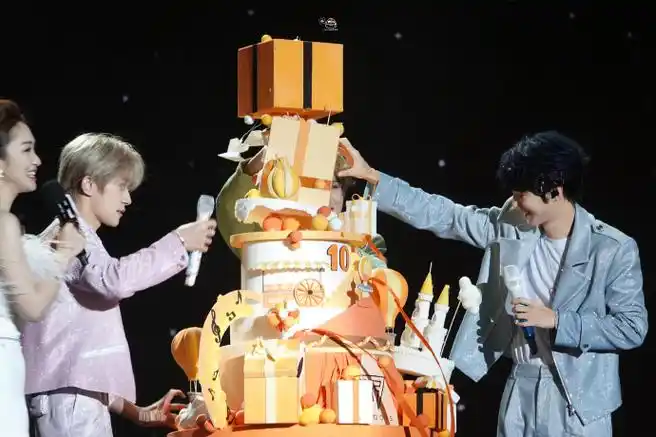 再来一块蛋糕90吧～#tfboys十年之约演唱会