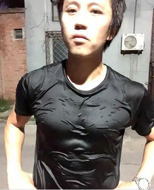 邓超大秀腹肌:低调很久了,张一山神回复,网友:娘娘已笑晕