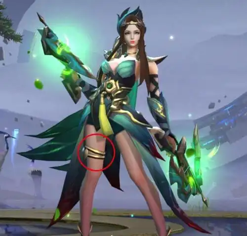 虞姬腿上的金色丝带圈