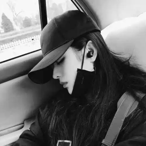 生性讨喜霸气女生头像黑白色清秀似你眉眼