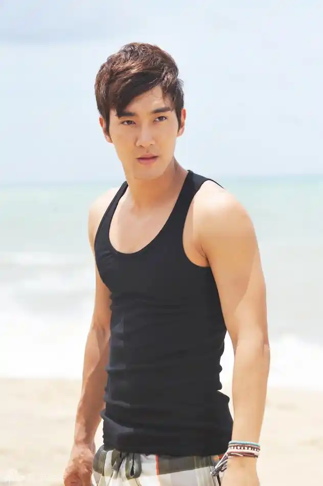 组图:崔始源《转身说爱你》赤裸上身秀腹肌