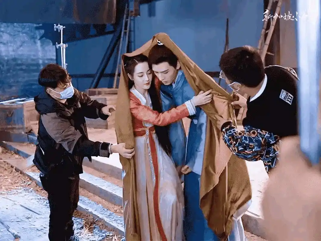 每日娱乐播报# #公主抱# #迪丽热巴