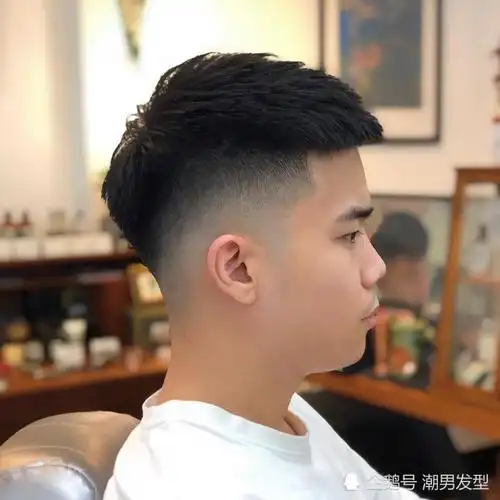 元旦男生剪"两边铲青"发型也超帅,这3款值得一试!