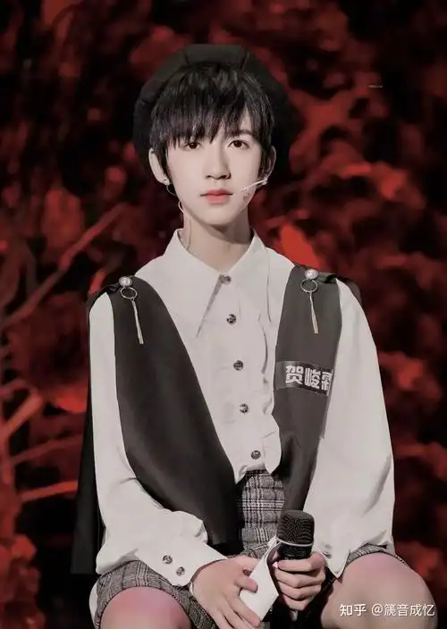 姐妹们有没有贺峻霖的可爱照片微信头像那种谢谢啦