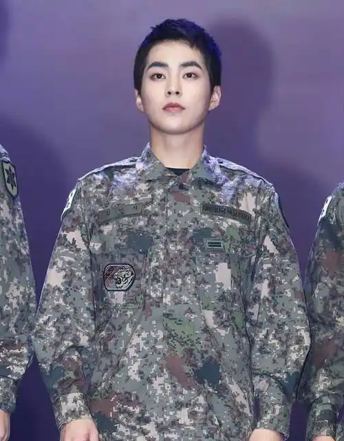 告别天团exo一年之后,南韩"妖精"金珉锡不同打开方