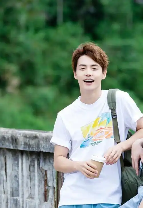 马天宇要退圈?5岁目睹母亲离世,父亲去世遭嘲讽,弟弟不知去向