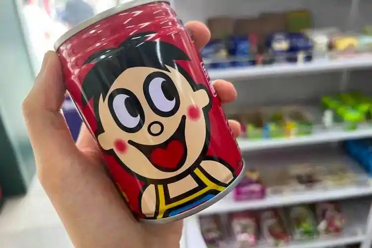 旺旺仙贝,旺旺小小酥,旺仔小馒头,旺仔牛奶,旺仔qq糖……伴随着"你旺