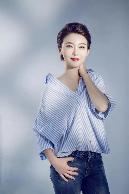 幸福如初恋,脚穿国牌声明立场!_张茜