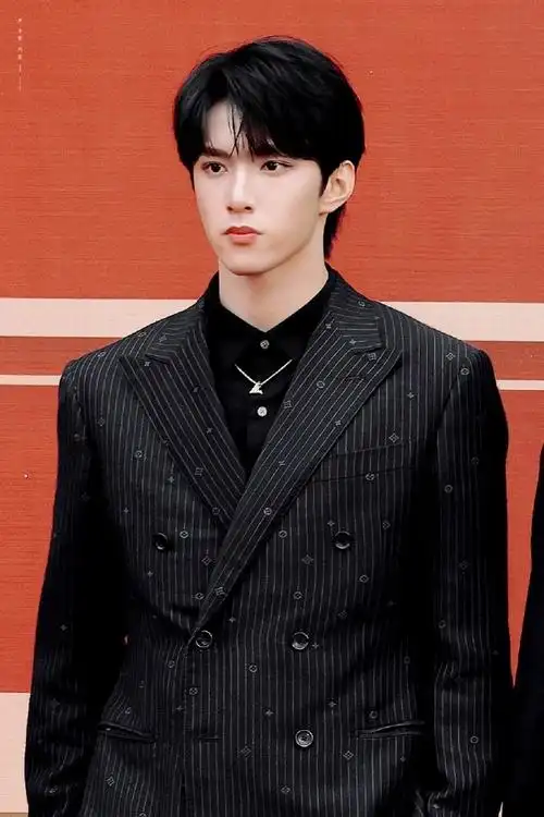 北京国际电影节开幕红毯##时代少年团北影节红毯生图##刘耀文北影节