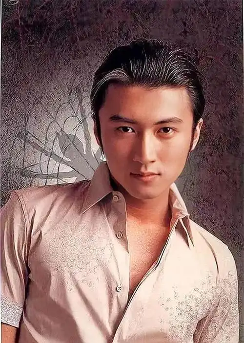 谢霆锋旧照曝光,真的是英俊潇洒,风度翩翩