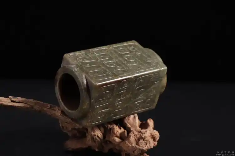 旧藏:和田玉玉琮摆件