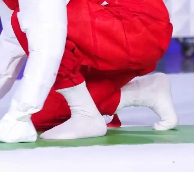 [易烊千玺][分享]210601 易烊千玺的小脚脚图片合集