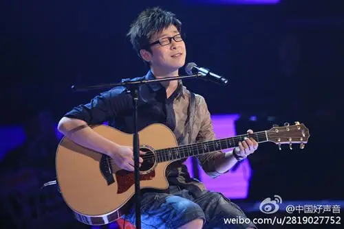 丁少华吉他弹唱挥洒自如 杨坤32场个唱抢到猛将