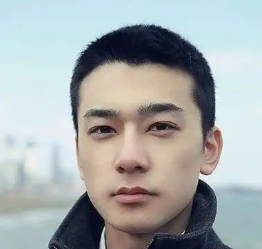 男士平头怎么梳寸发 男士平头毛寸剪发