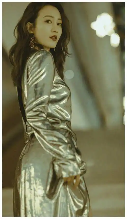 王鸥,我们内地影视演员,1982年出生于我们广西壮族自治区,身高170厘米