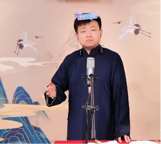 2014年,李寅飞以其相声表演方式和理念吸引了相声演员王谦祥的注意.