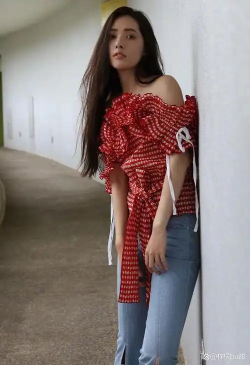 台湾女演员郭碧婷笑容甜美温暖温婉可人