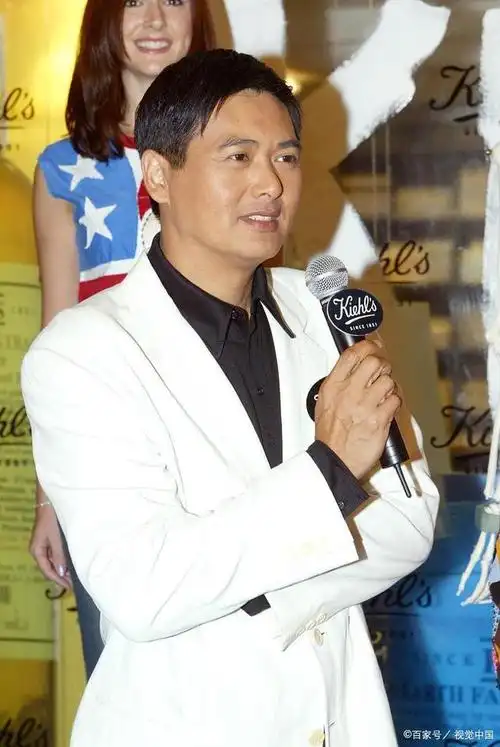 周润发vs周星驰:影坛双雄的较量