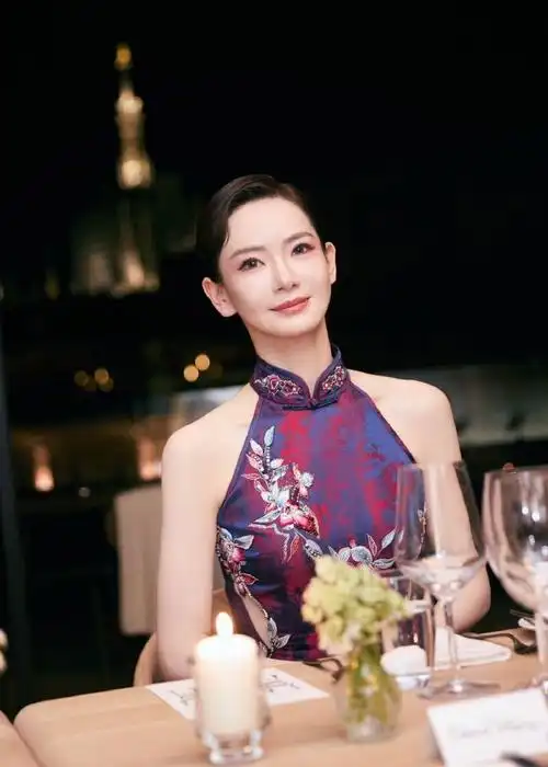 戚薇  in  custom nora reve来自戚薇的一组米兰晚宴新造型 !