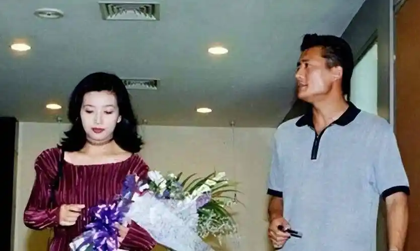 大众女神江珊:四度恋上硬汉,高曙光,靳东是前任,53岁