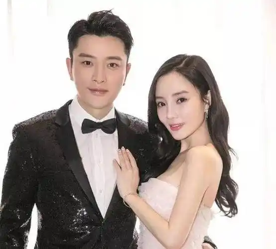 贾乃亮与短发女孩同回住所,疑似新恋情曝光,李小璐终究是路人_感情