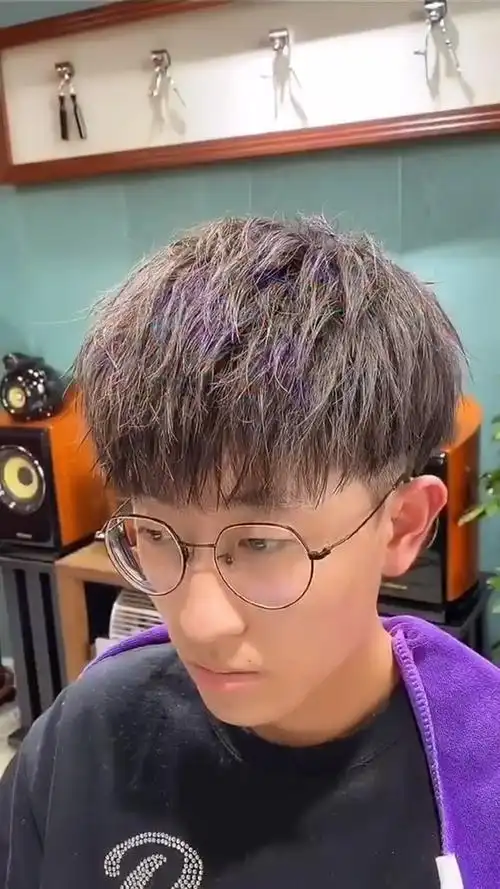 蓬松好打理.碎盖烟花烫