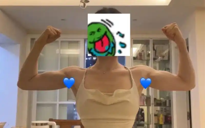 女生肌肉肱二头肌超完美