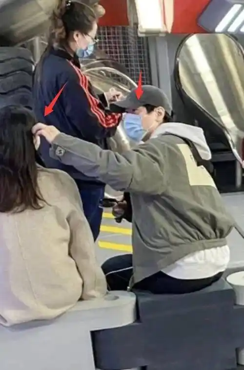 钟汉良被偶遇,路透瘦成纸片人,慕容复张国强罕露面状态苍老_角色_身材